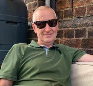 Music lounge with Chris Hyde